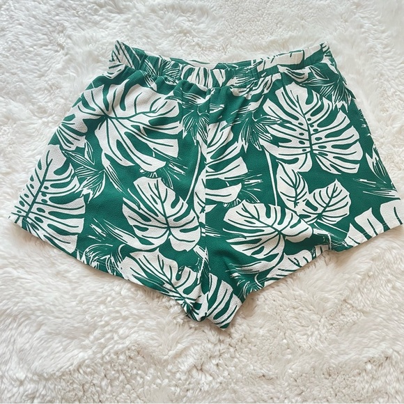 Show Me Your MuMu Green Leaf Print High Waist Shorts Size M - Picture 2 of 5